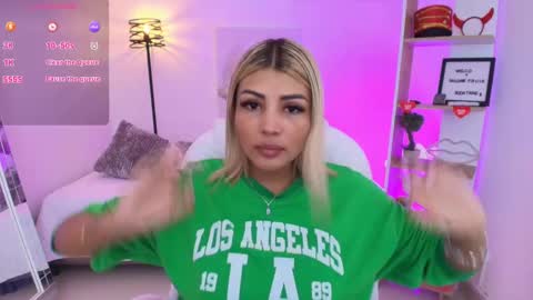 Snapshot of saloomee__ chatting on 01.20.25 SALOME online show from 01.20.25