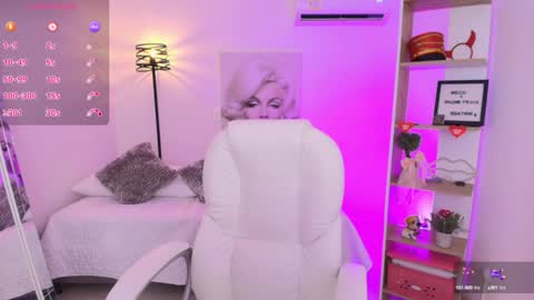 Snapshot of saloomee__ chatting on 01.22.25 SALOME online show from 01.22.25