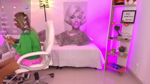 Snapshot of saloomee__ chatting on 01.23.25 SALOME online show from 01.23.25