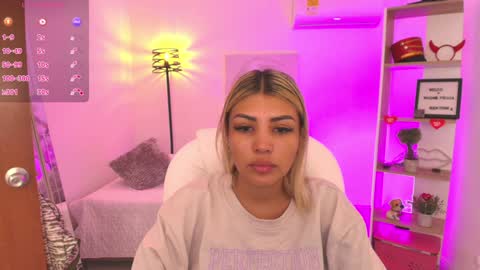 Snapshot of saloomee__ chatting on 01.27.25 SALOME online show from 01.27.25