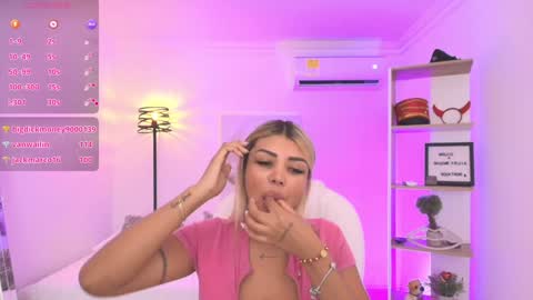 Snapshot of saloomee__ chatting on 01.30.25 SALOME online show from 01.30.25