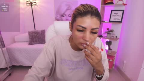 Snapshot of saloomee__ chatting on 02.12.25 SALOME online show from 02.12.25