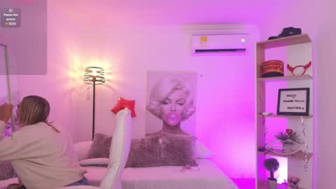 Snapshot of saloomee__ chatting on 02.20.25 SALOME online show from 02.20.25