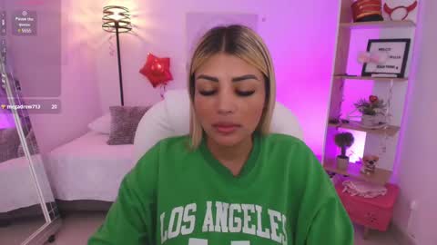 Snapshot of saloomee__ chatting on 02.22.25 SALOME online show from 02.22.25