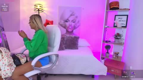 Snapshot of saloomee__ chatting on 02.24.25 SALOME online show from 02.24.25