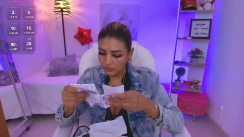 Snapshot of saloomee__ chatting on 03.08.25 SALOME online show from 03.08.25