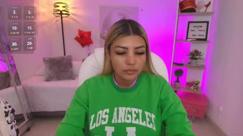 Snapshot of saloomee__ chatting on 03.11.25 SALOME online show from 03.11.25