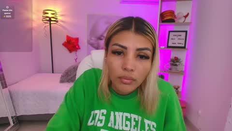 Snapshot of saloomee__ chatting on 03.12.25 SALOME online show from 03.12.25