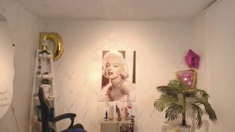 Snapshot of saloomee__ chatting on 09.20.25 SALOME online show from 09.20.25