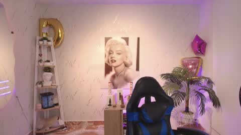 Snapshot of saloomee__ chatting on 09.21.25 SALOME online show from 09.21.25