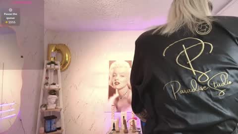 Snapshot of saloomee__ chatting on 09.29.25 SALOME online show from 09.29.25