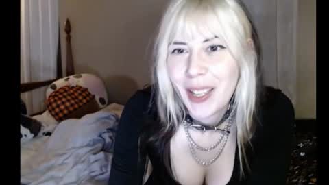 Snapshot of salted_carmen chatting on 11.16.25 Carmen online show from 11.16.25