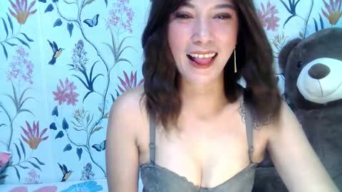 Snapshot of saltwatermuse chatting on 09.23.25 Ask me online show from 09.23.25