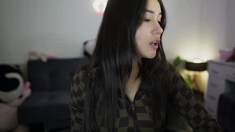 Snapshot of sam01___ chatting on 01.21.25 Stefana or Samchispas online show from 01.21.25