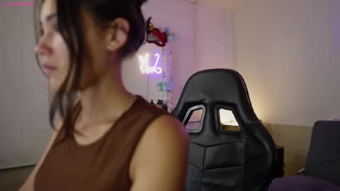 Snapshot of sam01___ chatting on 02.06.25 Stefana or Samchispas online show from 02.06.25