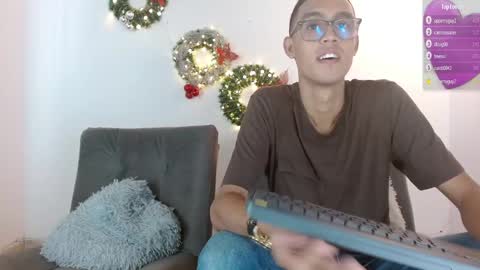 Snapshot of sam_17_cm chatting on 01.02.25 SAM AND BRENDA online show from 01.02.25