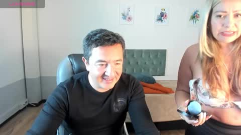 Snapshot of sam_and_molly chatting on 01.28.25 Sam and Molly online show from 01.28.25