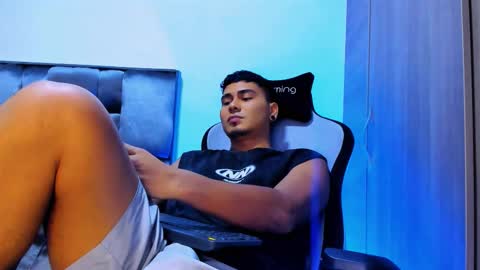 Snapshot of sam_knight_ chatting on 12.18.25 SAM online show from 12.18.25