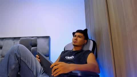 Snapshot of sam_knight_ chatting on 12.18.25 SAM online show from 12.18.25