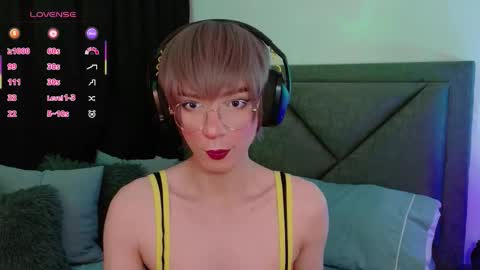 Snapshot of sam_russo chatting on 10.08.25 Sam online show from 10.08.25