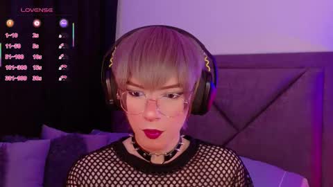 Snapshot of sam_russo chatting on 10.16.25 Sam online show from 10.16.25