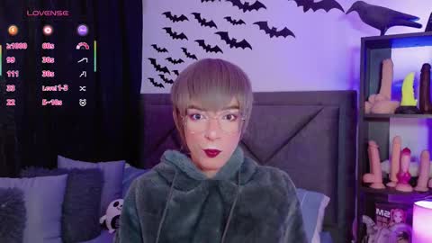 Snapshot of sam_russo chatting on 10.26.25 Sam online show from 10.26.25