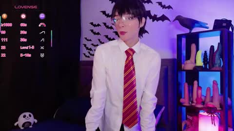 Snapshot of sam_russo chatting on 10.28.25 Sam online show from 10.28.25