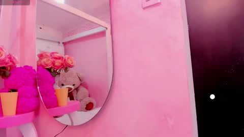 Snapshot of samanta__milk chatting on 10.19.25 samanta__milk online show from 10.19.25