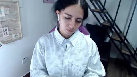 Snapshot of samantha2girl chatting on 10.29.25 samantha online show from 10.29.25