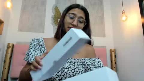 Snapshot of samantha_fox8 chatting on 11.03.25 online show from 11.03.25