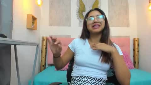 Snapshot of samantha_fox8 chatting on 11.04.25 online show from 11.04.25