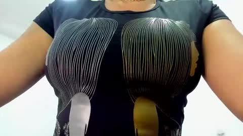 Snapshot of samantha_milfs chatting on 10.28.25 samantha_milfs online show from 10.28.25