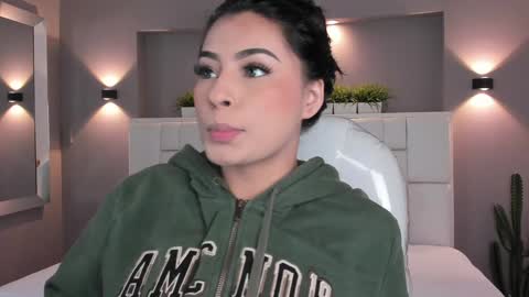 Snapshot of samanthaa_22_ chatting on 01.18.25 Samanthaa online show from 01.18.25