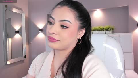 Snapshot of samanthaa_22_ chatting on 01.22.25 Samanthaa online show from 01.22.25