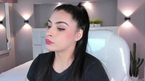 Snapshot of samanthaa_22_ chatting on 02.01.25 Samanthaa online show from 02.01.25