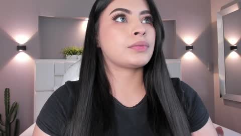 Snapshot of samanthaa_22_ chatting on 02.05.25 Samanthaa online show from 02.05.25