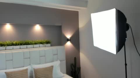 Snapshot of samanthaa_22_ chatting on 02.20.25 Samanthaa online show from 02.20.25