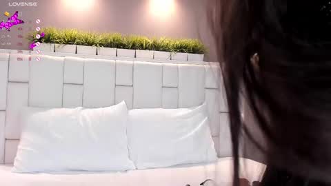 Snapshot of samanthaa_22_ chatting on 02.26.25 Samanthaa online show from 02.26.25