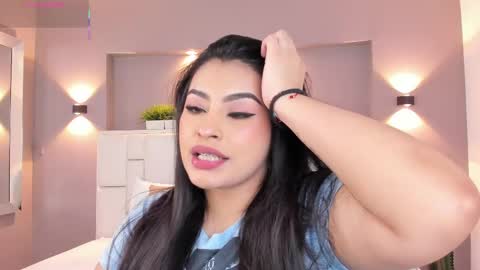 Snapshot of samanthaa_22_ chatting on 03.11.25 Samanthaa online show from 03.11.25