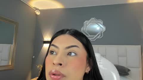 Snapshot of samanthaa_22_ chatting on 09.29.25 Samanthaa online show from 09.29.25