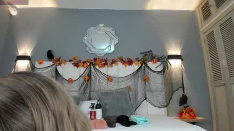 Snapshot of samanthaa_22_ chatting on 10.18.25 Samanthaa online show from 10.18.25