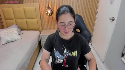 Snapshot of samanthafiore1 chatting on 02.16.26 online show from 02.16.26