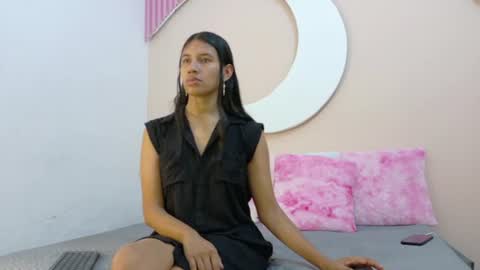 Snapshot of samanthalaurent chatting on 06.18.26 samanthalaurent online show from 06.18.26
