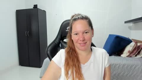 Snapshot of samanthaleon chatting on 10.10.25 Samantha samy online show from 10.10.25