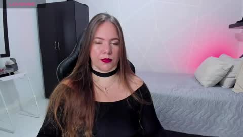 Snapshot of samanthaleon chatting on 10.12.25 Samantha samy online show from 10.12.25