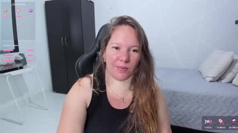 Snapshot of samanthaleon chatting on 10.14.25 Samantha samy online show from 10.14.25