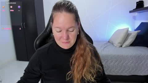 Snapshot of samanthaleon chatting on 10.27.25 Samantha samy online show from 10.27.25