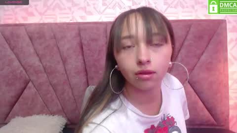 Snapshot of samara_purple chatting on 01.12.25 Dafne online show from 01.12.25