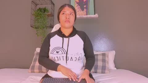 Snapshot of samaragarcia__ chatting on 10.15.25 S A M A R A online show from 10.15.25
