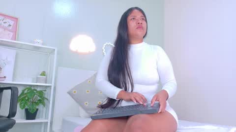 Snapshot of samaragarcia__ chatting on 10.18.25 S A M A R A online show from 10.18.25